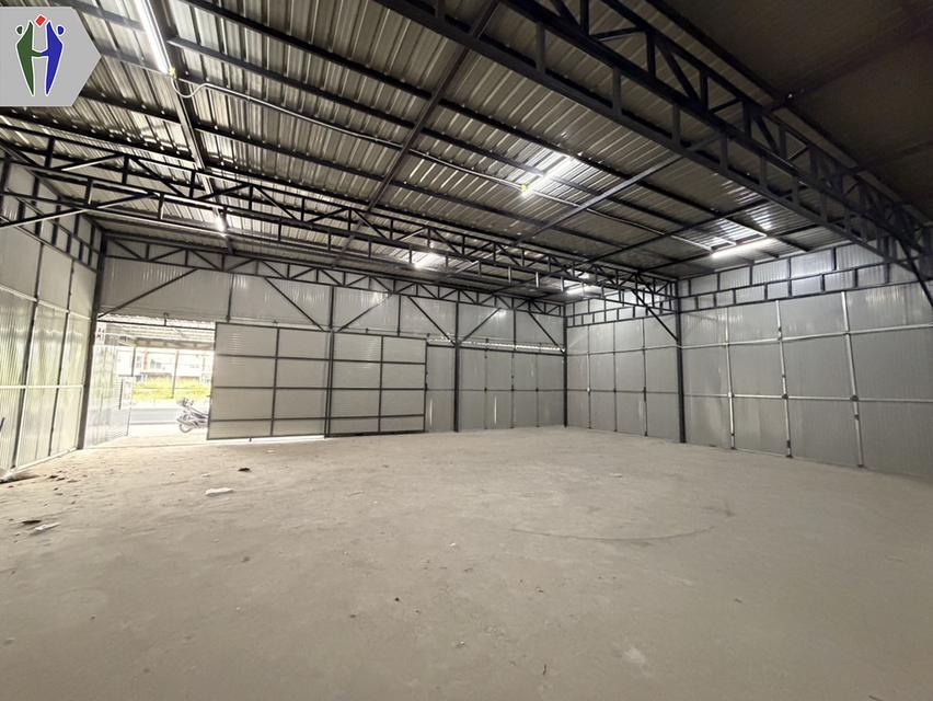 ให้เช่า โกดัง ขายของ ออฟฟิศ หรือ เปิดร้านได้ ถนนเลียบทางรถไฟ นาเกลือ - โกดังให้เช่า หน้ากว้าง 15 เมตร สูง 5 เมตร  พื้นที่ : 220 ตรม.  - 1 ชั้น สามารถท 12