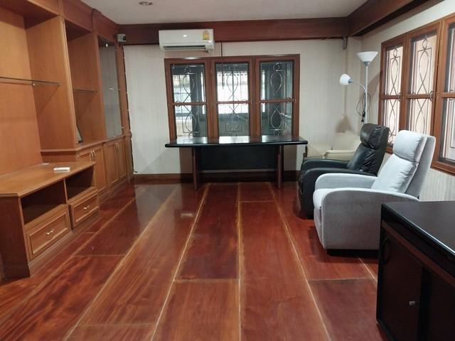 ขายบ้านเดี่ยวหลังใหญ่นาป่าชลบุรี หมู่บ้านสุขประยูรพาร์คนาป่า ขนาด 191 ตารางวา 6 ห้องนอน 5 ห้องน้ำ 6