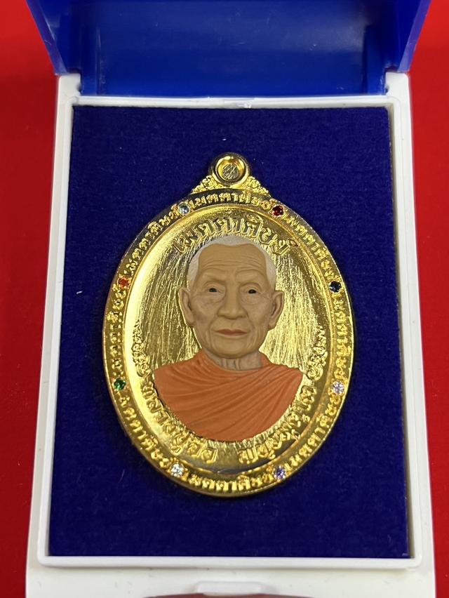 106. เหรียญทองคำ 99.9% หลวงปู่จื่อ วัดเขาตาเงาะอุดมพร เมตตาศิษย์ 68 จ.ชัยภูมิ ฝังพลอย หน้ากากเพ้นท์สีเหมือนจริง กรรมการ นำฤกษ์ โค้ดเบอร์9 8