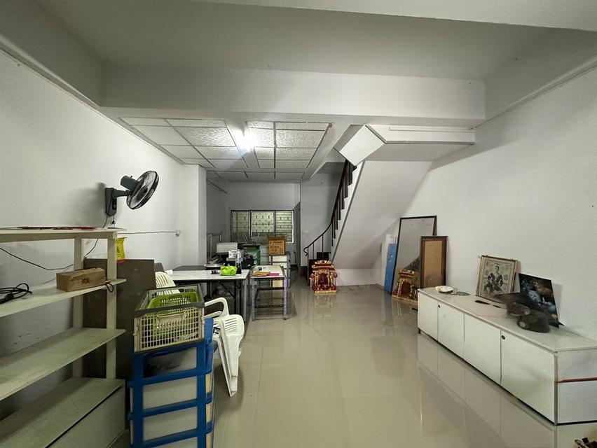 ทาวน์เฮ้าส์ 2 ชั้น 17 ตร.ว. สภาพดีพร้อมเข้าอยู่ หมู่บ้านเทพมงคล ปทุมธานี ใกล้เมืองทองธานี ซอยเทคโนแหลมทอง ถนนกรุงเทพ-ปทุมธานี เมืองปทุมธานี 3