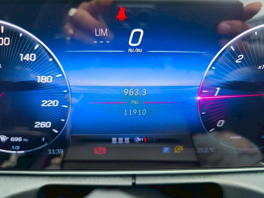 รหัสรถ KPV6941 2024(ยังไม่จดทะเบียน) BENZ C220d AMG LINE สีขาว