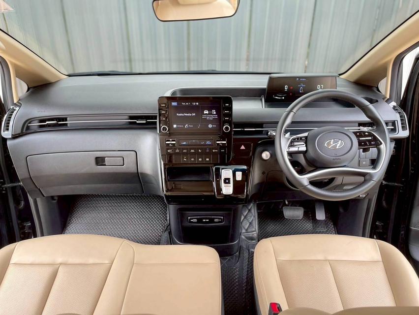 Hyundai STARIA S 2023 Mileage 25,000 Km. 8
