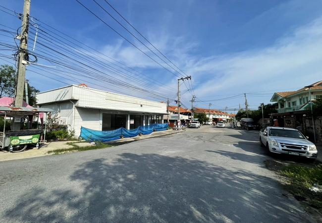 ให้เช่าอาคารร้านค้า สำนักงาน หน้าหมู่บ้านพฤกษาวิลเลจ 7 ซอยประชาอุทิศ 90 เนื้อที่ 294 ตร.ม. 3