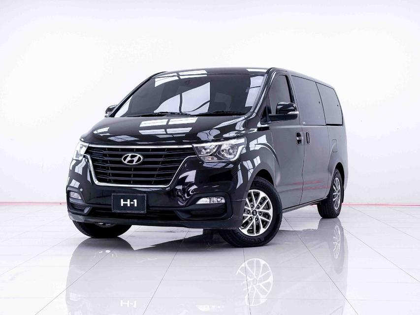 HYUNDAI H-1 TOURING เกียร์ AT ปี 2020 สีดำเลขไม์ 46,364 กมราคา 719,000 บาทโทร 0929699899 6B710