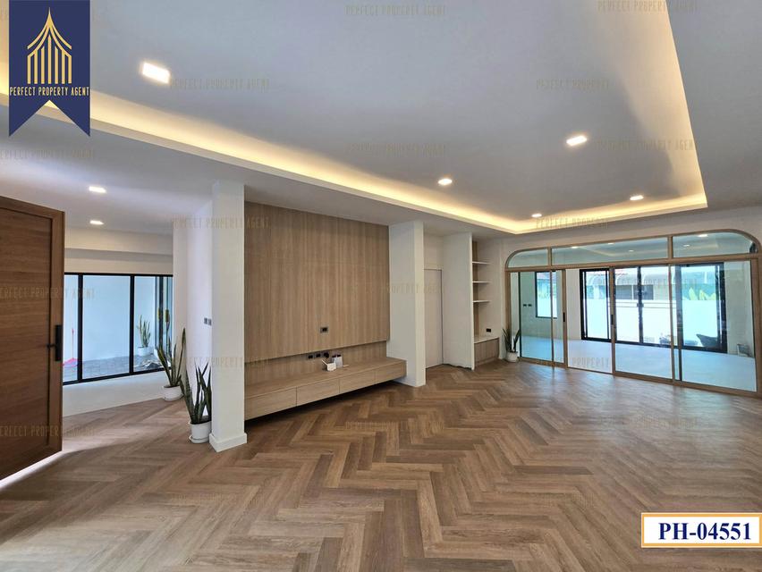 ขายบ้านเดี่ยวหลังใหญ่ เมืองเอก รังสิต จอดรถได้ 8 คัน เหมาะทำโฮมออฟฟิศ ทำเลศักยภาพ รีโนเวทใหม่ทั้งหลัง 5