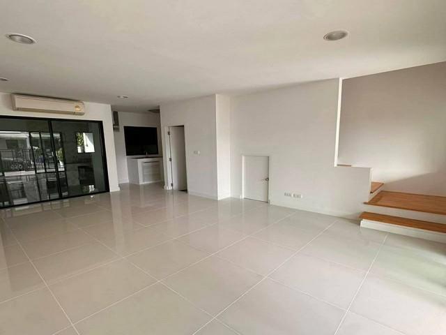 ขายทาวน์โฮม 3 ชั้น 33 ตร.ว. โครงการบ้านกลางเมือง นวมินทร์ 42 หลังมุม ใกล้ รร.เลิศหล้า 4