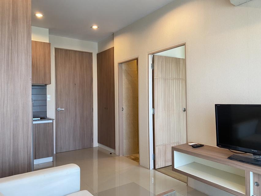 ให้เช่า เดอะ กรีน ลีฟวิ่ง คอนโด 8,000 บาท •	ขนาด 34 ตารางเมตร •	1ห้องนอน 1ห้องน้ำ ห้องนั่งเล่น •	โซฟา, ทีวี,เครื่องปรับอากาศ •	ระเบียง •	สระว่ายน้ำและ 3