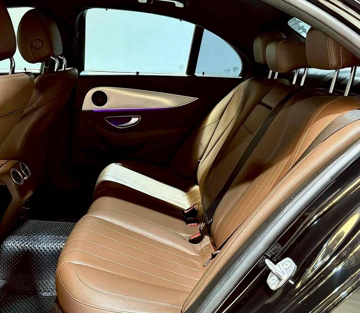 Mercedes-Benz E220d Avantgarde W213 ปี 2017 12