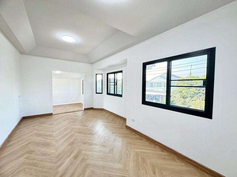 หมู่บ้านพฤกษ์ลดา คลองถนน วงแหวน–รัตนาธิเบศร์ บ้านเดี่ยว 2 ชั้น  ถนนเมน ตกแต่งใหม่พร้อมอยู่ โครงการ (Land & Houses) 18