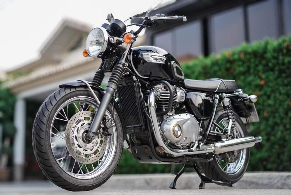  Triumph Bonneville T100 2