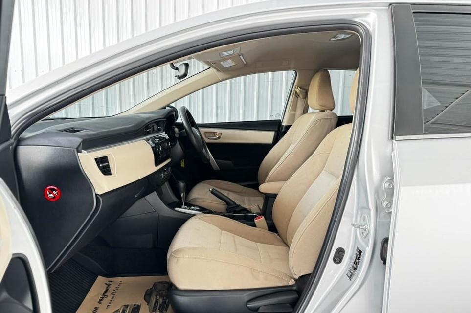 Toyota Altis 1.8E เบนซิน เกียร์ออโต้  ปี2014 13