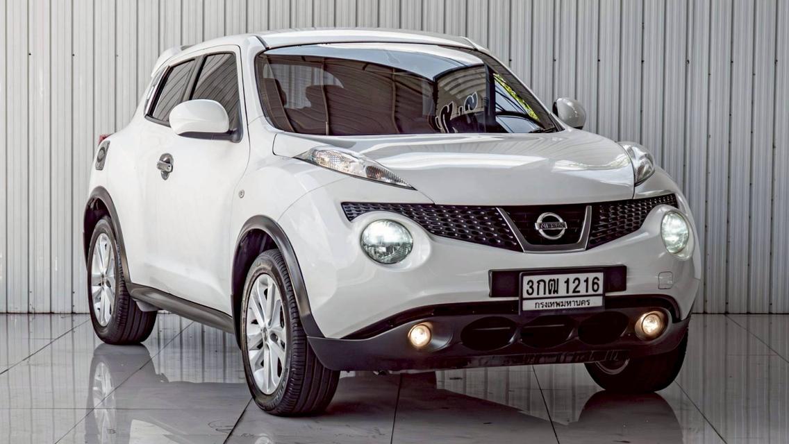 NISSAN JUKE 1.6 V ปี 2014 สีขาว โฉม ปี10-ปัจจุบัน