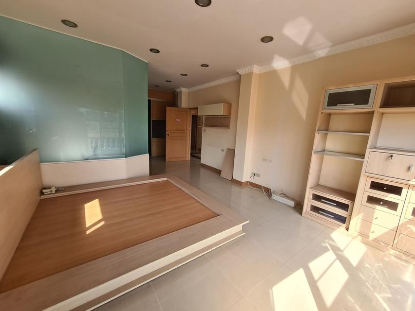 ขายด่วน! บ้านเดี่ยว 3 ชั้น หมู่บ้านป.ธนานิเวศน์  215 ตรว. ถนนเสนานิคม 1 ซอย 28  6