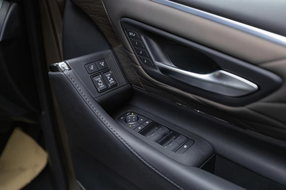 Toyota ALPHARD Z-PREMIER 40 12