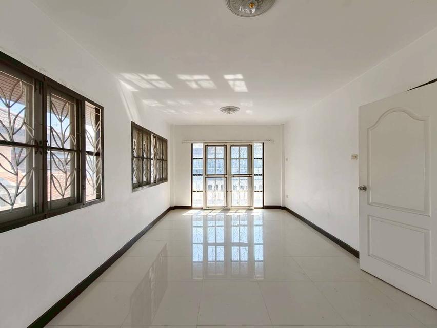 หมู่บ้านบัวทองธานีพาร์ค ซอย 6 ถนนกาญจนาภิเษก ต.บางบัวทอง อ.บางบัวทอง จ.นนทบุรี 13