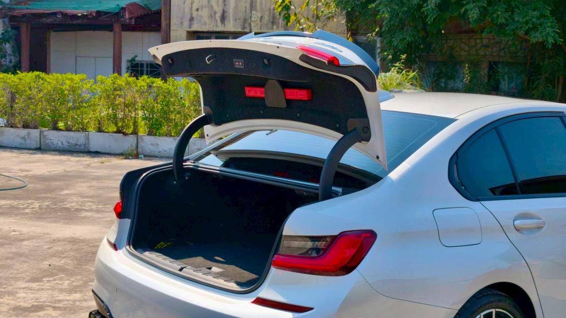 BMW 330e m sport 2020 รูปที่ 15