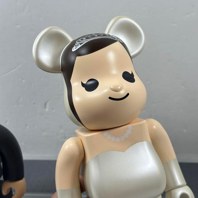 ส่งต่อ Bearbrick คู่แต่งงาน 3