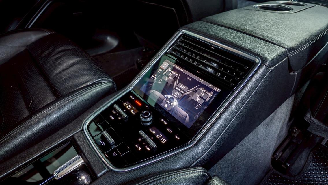 Porsche Panamera 4 E-Hybrid ปี 2018 รูปที่ 13