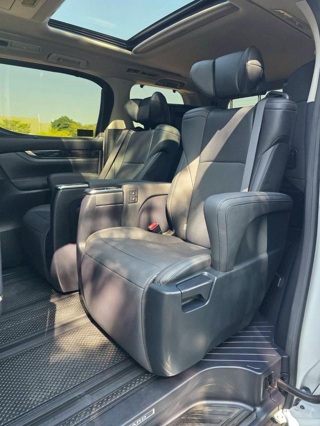 Toyota ALPHARD SC สีขาว ปี 2022 ไมล์ 30,000 กม.  11