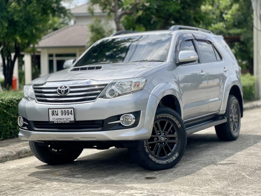 🔥รุ่นรถ : TOYOTA Fortuner 3.0V 2WD เครื่องยนต์: ดีเซล เกียร์:AT ปี: 2015 สี:เทา ไมล์ 11x,xxx km.