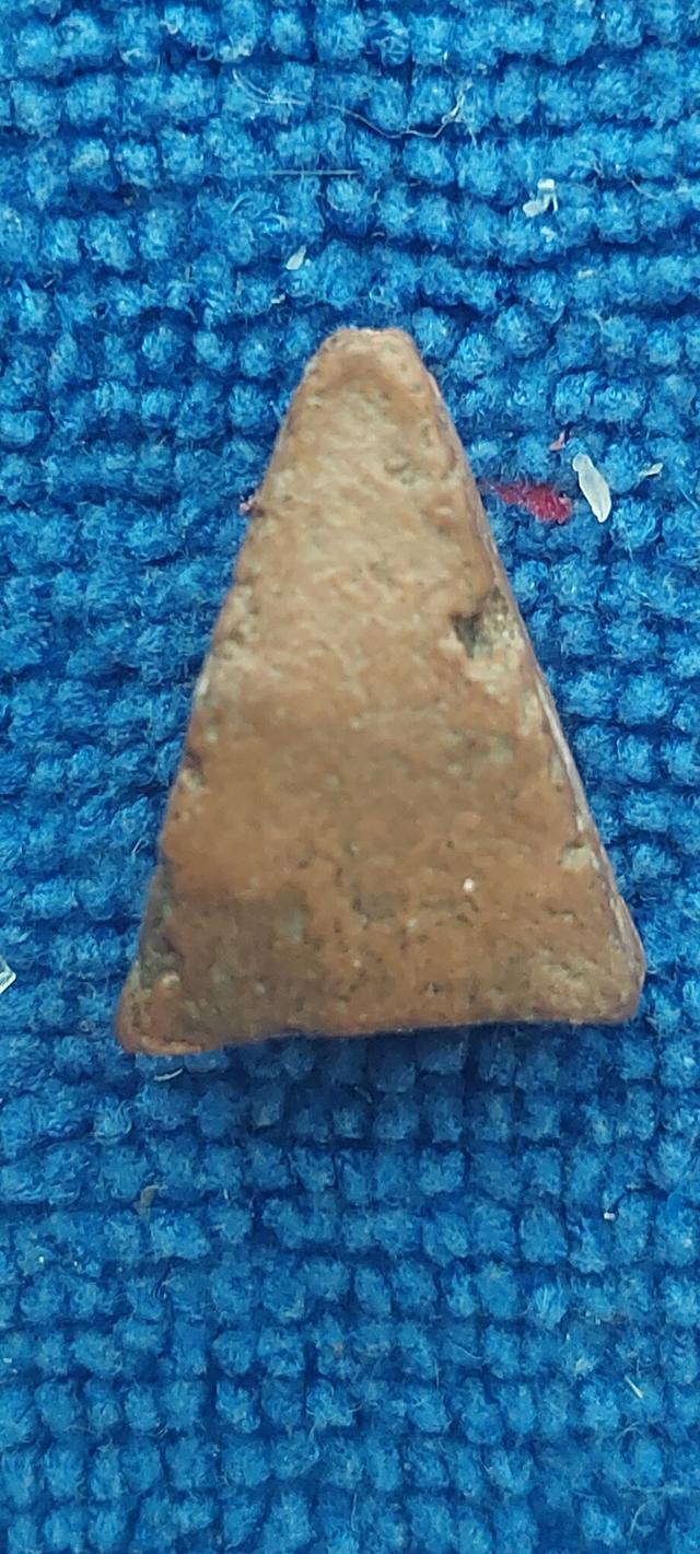 พระนางพญา พิมพ์เล็กเข่าตรง กรุวัดนางพญาพิษณุโลก รูปที่ 5