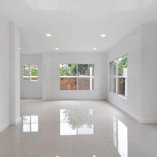 หมู่บ้านเซนโทร รัตนาธิเบศร์ CENTRO บ้านเดี่ยว 2 ชั้น ตกแต่งใหม่พร้อมอยู่ มีพื้นที่รอบบ้าน (ใกล้กับวัดสวนแก้ว และแยกบางพลู) ใกล้รถไฟฟ้าสายสีม่วง 6