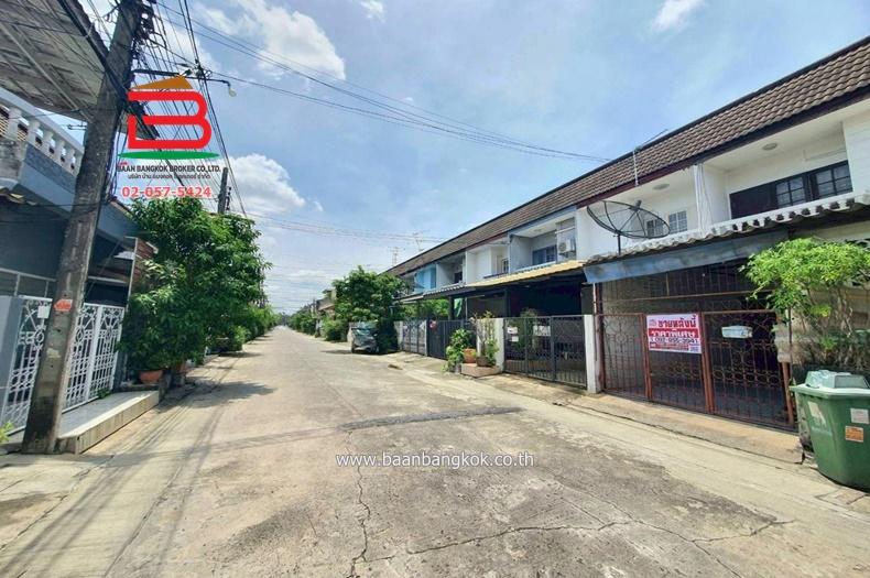 ทาวน์เฮาส์ หมู่บ้าน สินทรัพย์นคร เนื้อที่ 18 ตรว. ซอยเทพรักษ์ 20 แขวงคลองถนน เขตบางเขน