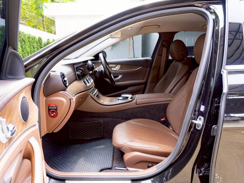 Mercedes Benz E300e Exclusive  ปีจด 2020 14