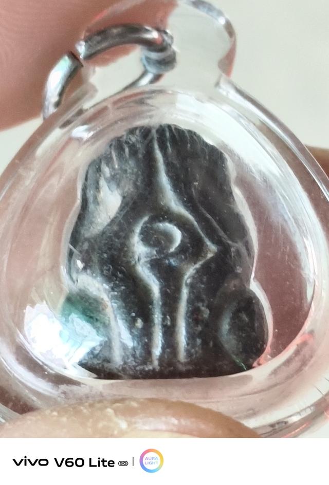 พิมพ์พระปิดตา เจ้าเงาะหลังยันต์ เนื้อผงคลุกรัก มีปิดทอง ประมาณปี 2435-2458