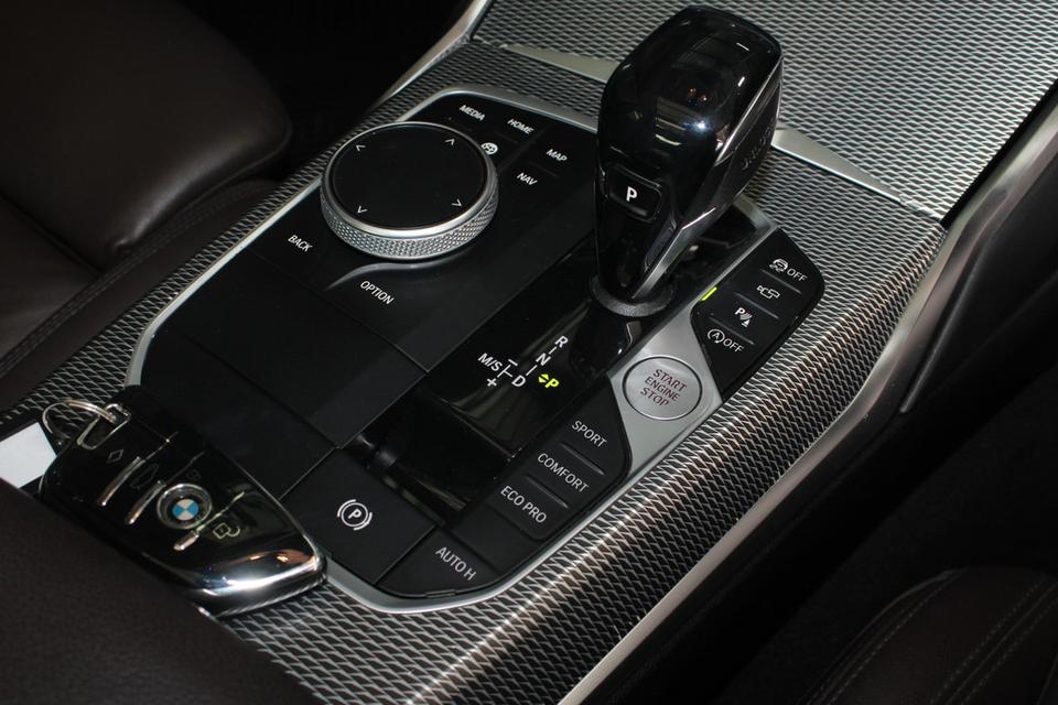 รหัสรถ JRS7336 BMW 3 Series Li สีขาว ตัวเบนซิน 258 hp 16
