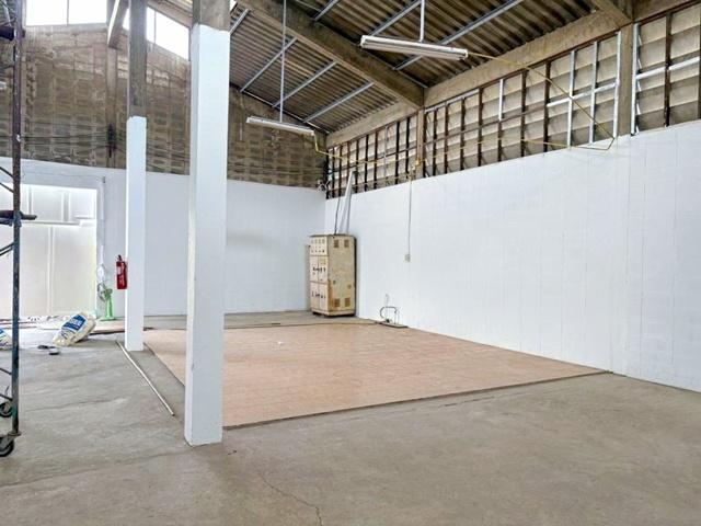 ถ.ติวานนท์ รัตนาธิเบศร์ แคราย รพ.พระนั่งเกล้า 2.6 กม.โกดังชั้นเดียว เข้า-ออกสะดวก ซ.เรวดี17-27 3