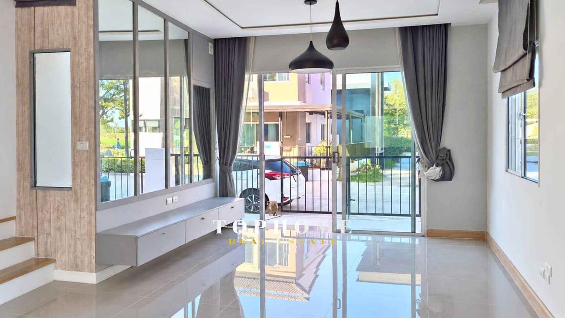 🏡✨ ขายด่วน! ทาวน์เฮ้าส์ 2 ชั้น📍หมู่บ้านพฤกษา 130 หลังมุม ถนนอยู่วิทยา – หนองจอก 🔥หน้าโครงการ ↔️ถนนด้านข้างบ้านกว้าง เดินทางสะดวก 🚗 9