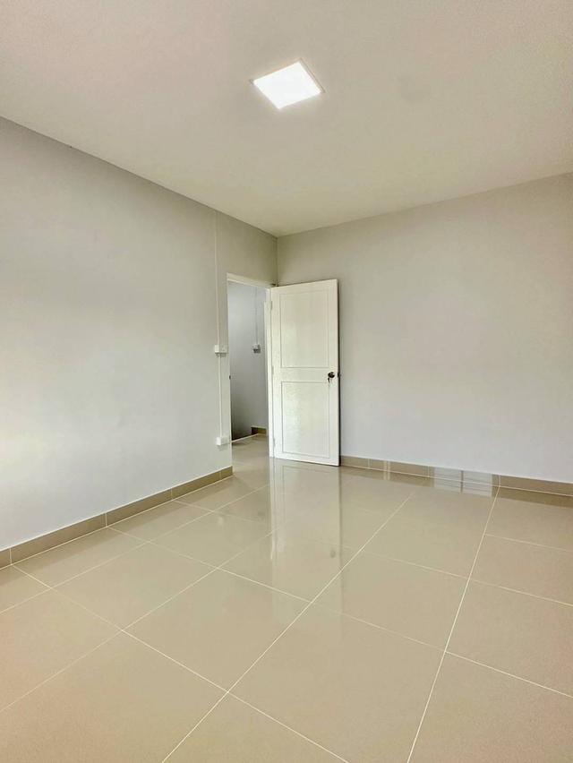  บ้านทาวน์เฮ้าส์ 2 ชั้น โครงการดี มีนิติบุคคล หมู่บ้านพฤกษา 14A ถนนวัดลาดปลาดุก 16