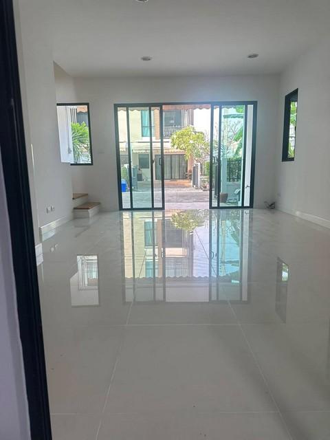 ขายทาวน์โฮม 3 ชั้น 33 ตร.ว. โครงการบ้านกลางเมือง นวมินทร์ 42 หลังมุม ใกล้ รร.เลิศหล้า 2