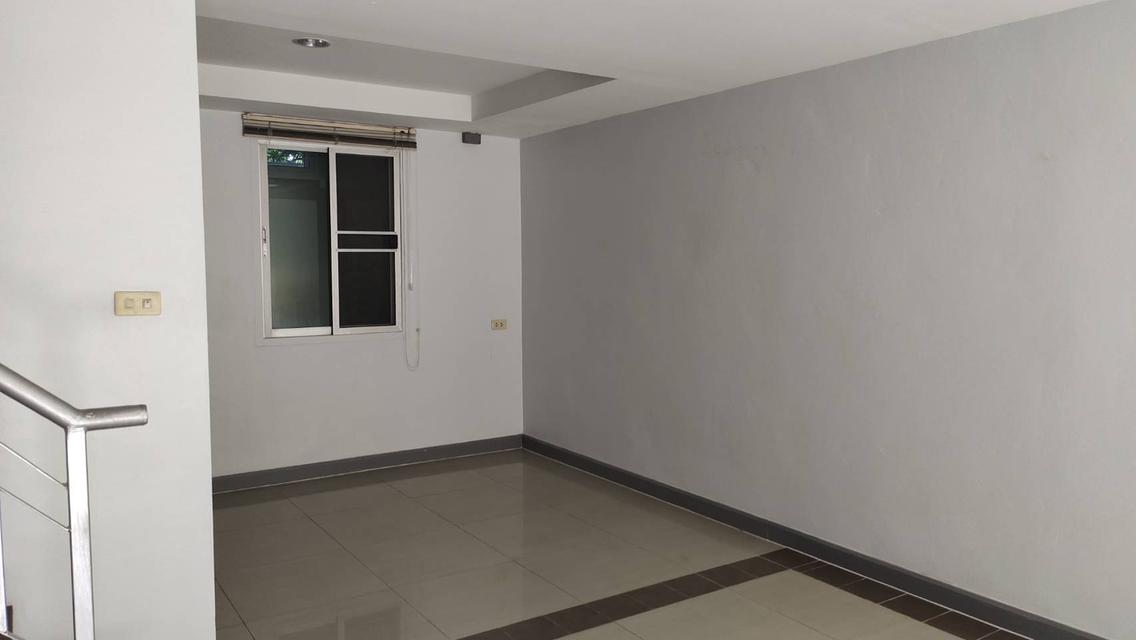 ขาย/ให้เช่า บ้านทาวเฮ้าส์ 2 ชั้น 3 นอน 2 น้ำ ซ.รามอินทรา117 5