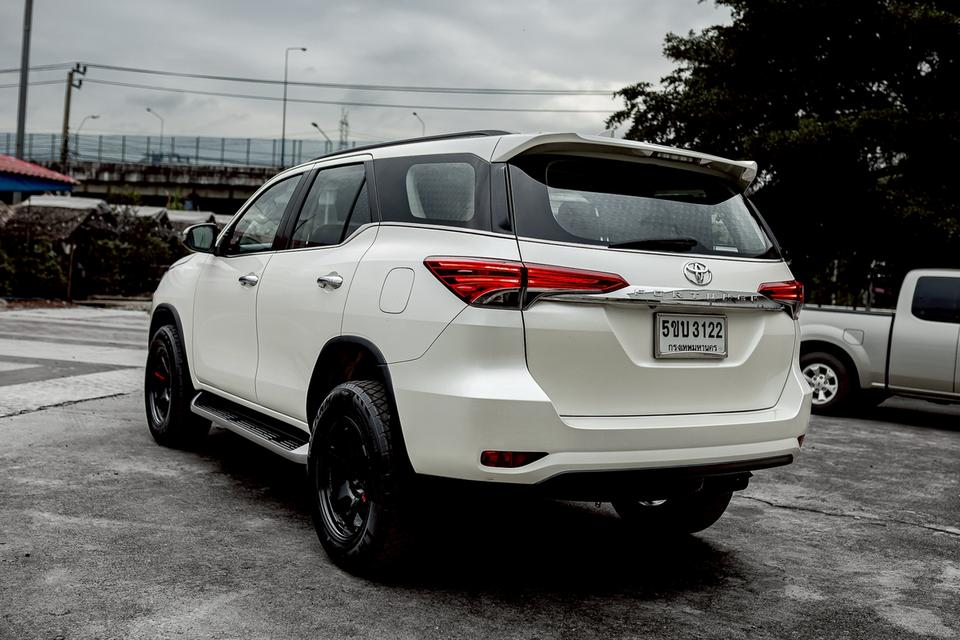 Toyota Fortuner 2.4V ปี19จด21