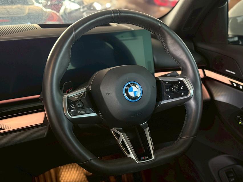 ปี 2023 BMW i5, eDrive40 M SPORT โฉม G60 ไมล์ 37,503 กม. กุญแจ/การ์ดครบ รูปที่ 6