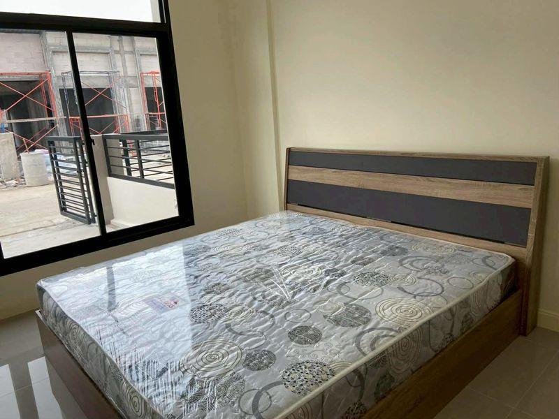 ทาวน์เฮ้าส์ชั้นเดียวห้องริม สภาพใหม่ ใกล้นิึคมไฮเทคอยุธยา มบ.เปรมประชาไอดอล 3