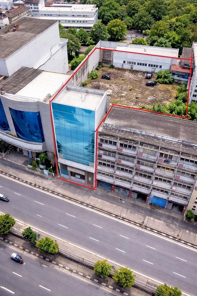 ราชดำเนิน ใกล้สหประชาชาติ พร้อมช่องลิฟท์ จอดรถ16คัน สะพานพระราม8 ให้เช่าอาคารพาณิชย์ 2 อาคารใหญ่ 165ตรว. 1290ตรม. 1