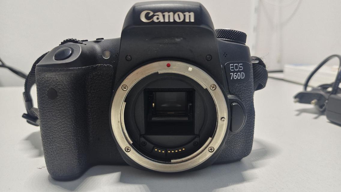 ขายกล้องมือสอง canon eos 760d พร้อมเลนส์ 18-135 is stm แท่นชาร์จ แบตแท้ ฟิวเตอร์กันหน้าเลนส์