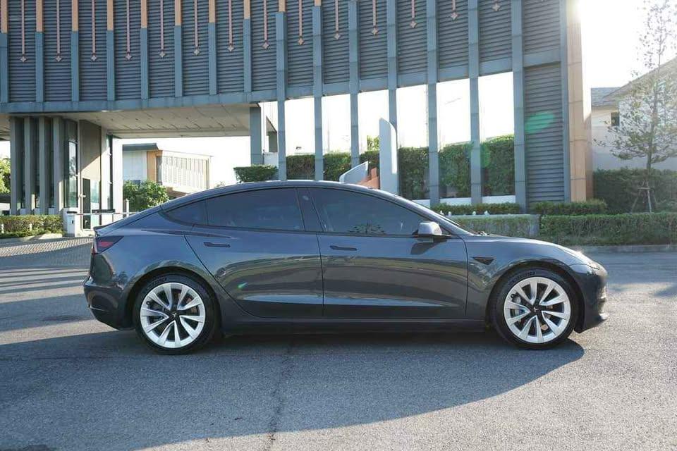 Tesla Model Y Long Range Sedan 2023 9