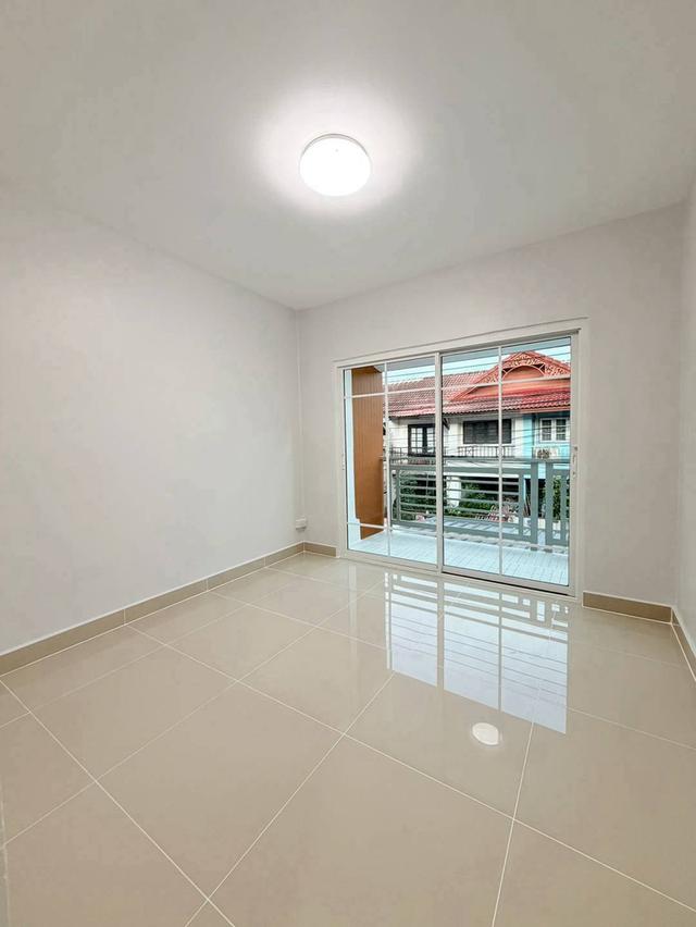 หมู่บ้านพฤกษา3  ถนนวัดลาดปลาดุก บางบัวทอง ทาวน์เฮาส์ 2 ชั้นตกแต่งใหม่พร้อมอยู่ มีระเบียงด้านหน้า บ้านใกล้ตลาด 17