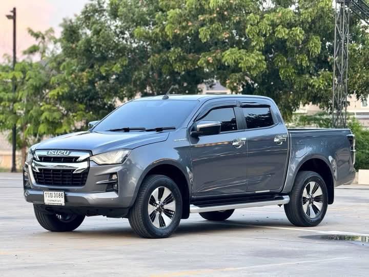 Isuzu D-Max สีเทา 10