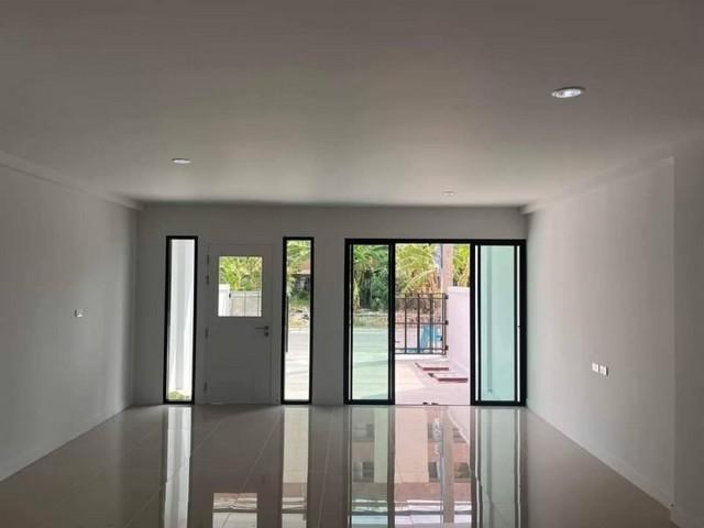 ขายอาคารพาณิชย์ 1 คูหา 3 ชั้น พื้นที่ 200 ตรม. โครงการ Deco ซ.สุขุมวิท 70 ทับ 5 ใกล้ BTS แบริ่ง