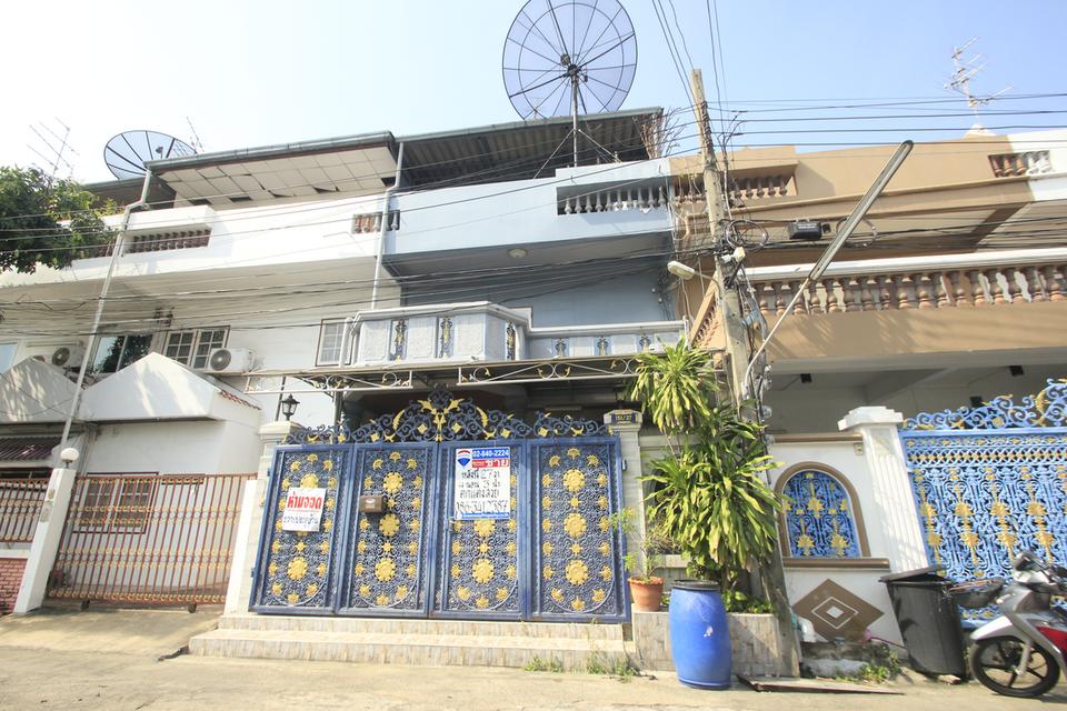 ทาวน์โฮมพาราไดซ์วิลล่า จรัญ5 BTSท่าพระ BTSจรัญ12 ตกแต่งแล้ว 27วา 3ชั้น แถมเฟอร์ แอร์ ราคาพิเศษ 1