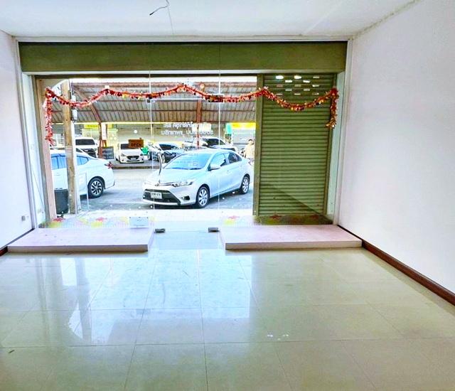 แยกสายไหม ถ. ลำลูกกา เช่า อาคารพาณิชย์ 3 ชั้น 21 ตร.วา. 258 ตร.ม. ไสวประชาราษฎร์ ตลาดเอซี คลองสี่ 850 ม. BTSคูคต 3.6 กม. 2