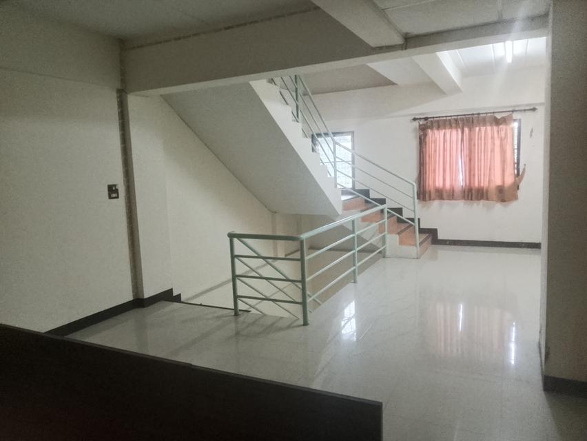 อาคารพาณิชย์ 4 ชั้นครึ่ง 11