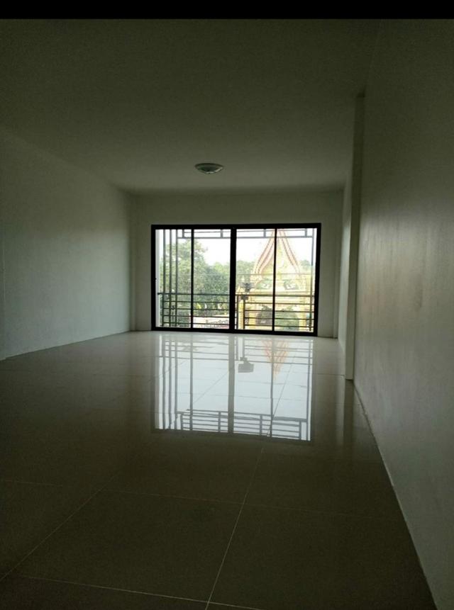 อาคารพาณิชย์ 3 ชั้นติดถนนใหญ่ 9