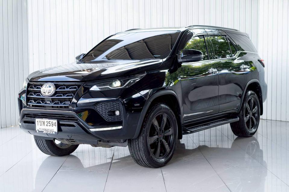 TOYOTA FORTUNER 2.4V Leader 2WD ปี 2020 (จด 2021)