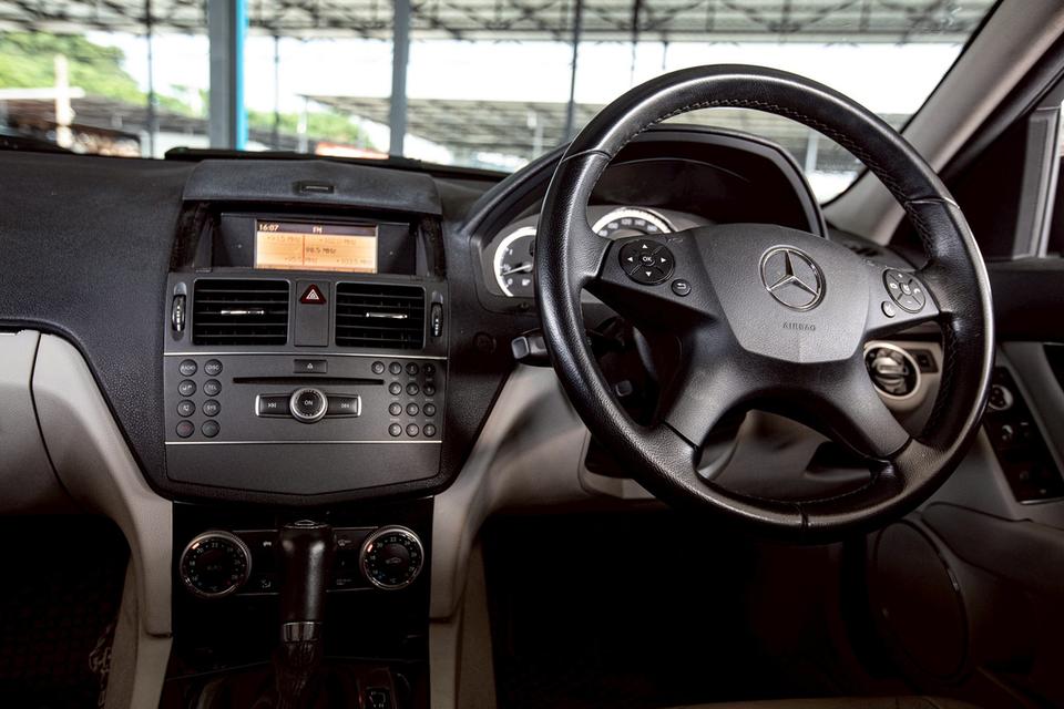 Benz C200 CGI BE ปี 2011 สีดำ มือเดียวป้ายแดง 14
